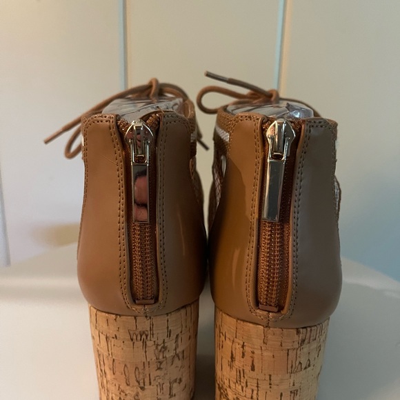 Nine West “Ghobio” sandals with cork heel size 8 1/2 NWT - Picture 5 of 6